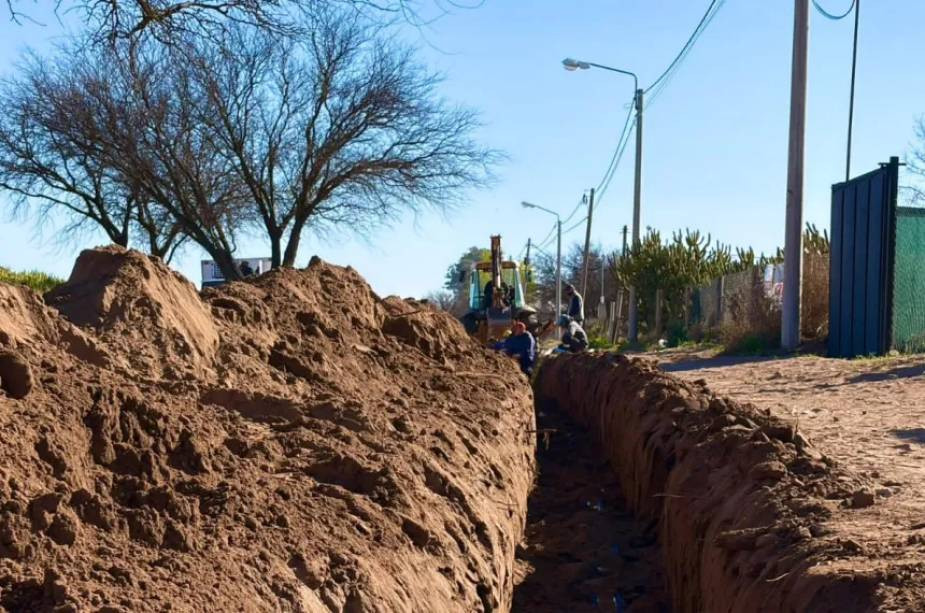 Avanza el plan de renovación de redes cloacales en el barrio Villa Santillán