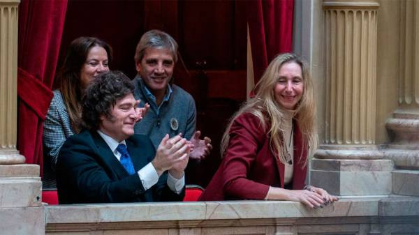 El oficialismo ratificó el ajuste fiscal, descartó un plan de estímulo y proyecta una economía en crecimiento hacia 2027