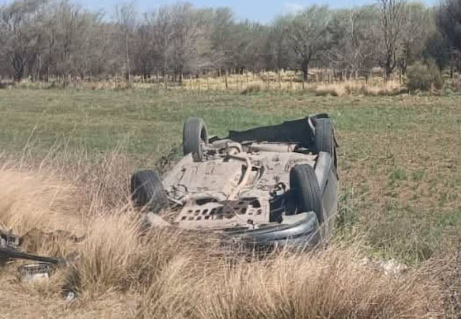 Vuelco en la Ruta 35: una automovilista de General Pico protagonizó un accidente cerca de Del Campillo