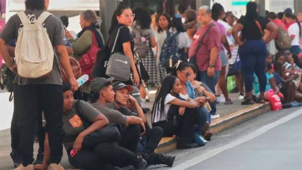 Turistas argentinos varados en Panamá tras un fuerte sismo: "Parecía que iba a colapsar todo"