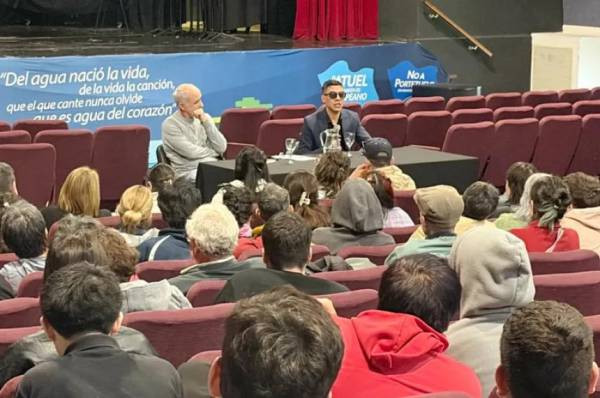 César González desembarcó en la Feria Provincial del Libro para presentar "Rengo Yeta"