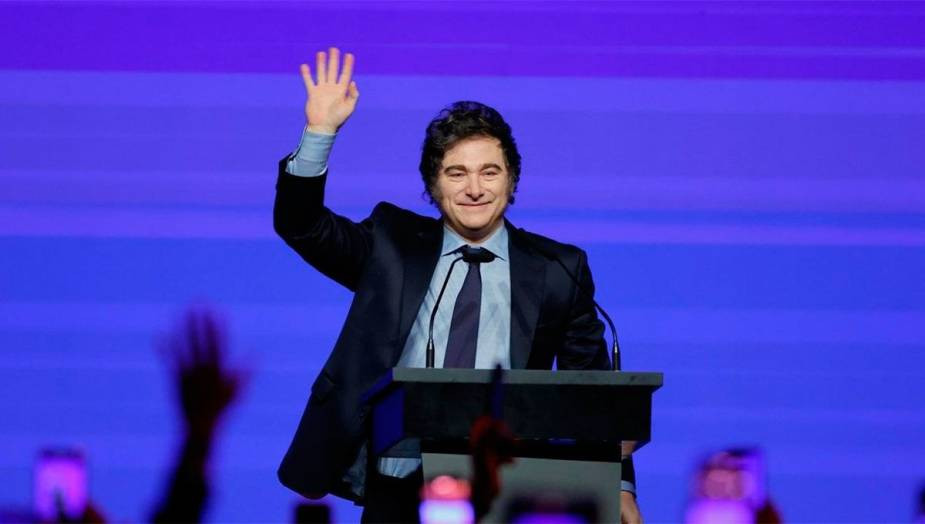Operación seducción en París: Milei se lleva a una tropa de gobernadores a Francia para cazar inversiones