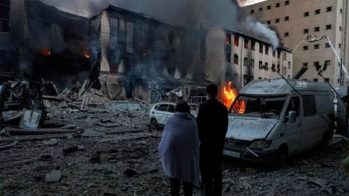 Rusia rompe la tregua con una ofensiva masiva sobre Kiev y Odesa tras la visita de enviados de Trump