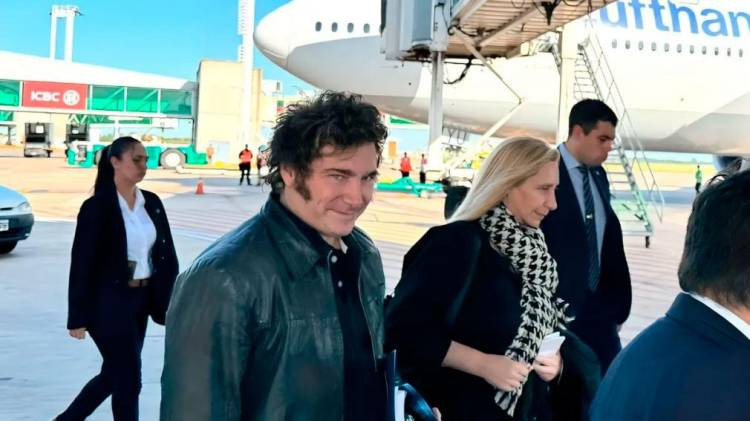 El presidente regresó al país con el foco puesto en el avance de la Ley Ómnibus en el Congreso