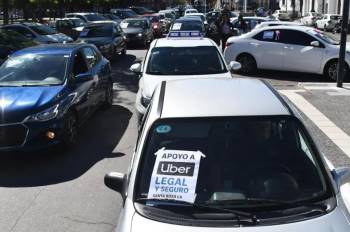 Extravió su billetera en un Uber en Santa Rosa, no le responden y reavivan la polémica por la falta de regulación