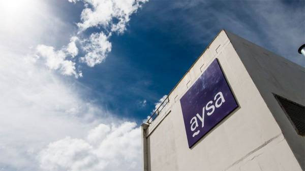 Privatización de AySA: dos consorcios locales pujan por el control y el Ejecutivo apunta a recaudar US$500 millones