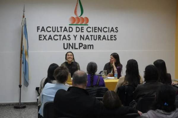 Concurrido conversatorio sobre género y resurgencias mapuches en la Facultad de Ciencias Exactas y Naturales