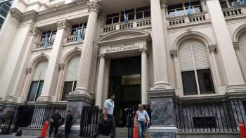 El BCRA hiló 22 jornadas seguidas comprando dólares y ya acumula más de USD 14.000 millones en el año