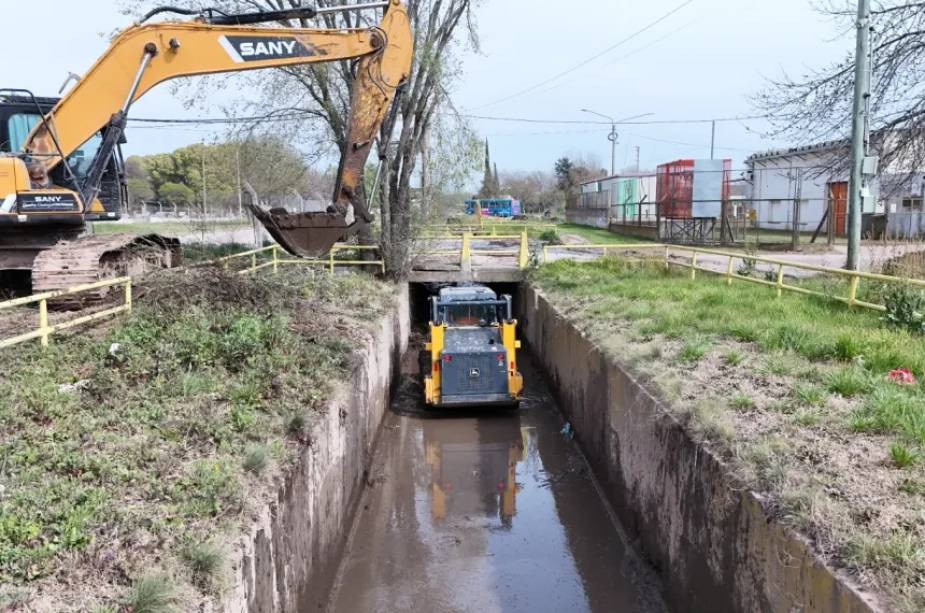 Santa Rosa acelera la limpieza de desagües y canales preventivos ante el fenómeno de El Niño