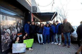 Reclamaron frente a una empresa de viajes de egresados