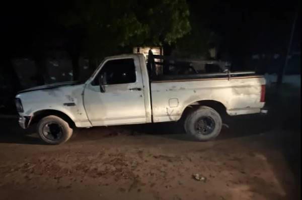 Sorprenden de madrugada a un sospechoso intentando robar autopartes de una camioneta en Maipú y Río Negro