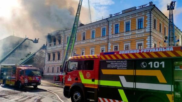 Hay muertos y heridos: Rusia atacó con un dron la Academia de las Ciencias de Ucrania
