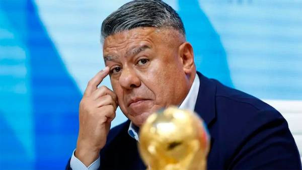 Avance en la causa contra "Chiqui" Tapia: piden investigar giros de la FIFA y el Sindicato de Camioneros