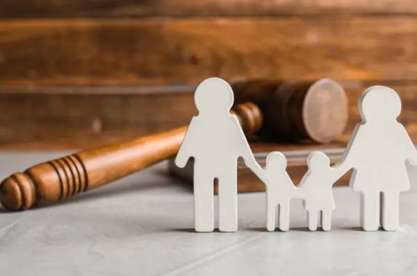 Familias de contención en La Pampa: los límites legales entre el acogimiento transitorio y la adopción