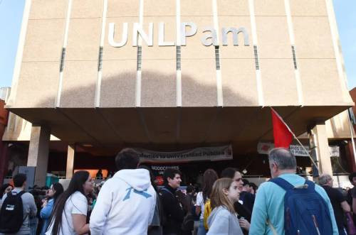 Conflicto universitario: nueva huelga de 24 horas y convocatoria a una Marcha Federal en todo el país