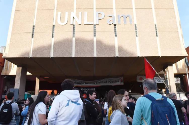 Conflicto universitario: nueva huelga de 24 horas y convocatoria a una Marcha Federal en todo el país