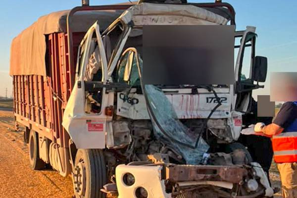 Graves lesiones para el camionero rescatado tras el choque por alcance en la Ruta 1