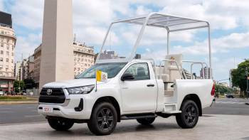 León XIV tendrá un Papamóvil argentino: una camioneta será adaptada para su visita al país
