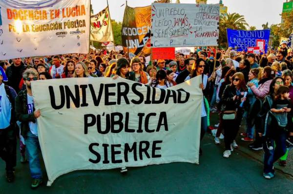El intendente Luciano di Nápoli convocó a sumarse a la Marcha Federal Universitaria en Santa Rosa