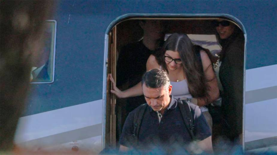 ¿El Gobierno argentino ayudó a Flavio Bolsonaro a salir de Brasil?
