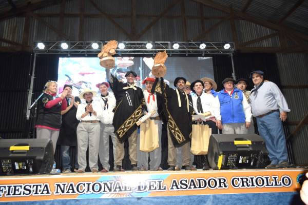 Una pareja de Macachín ganó la 7ª Fiesta Nacional del Asador Criollo en Miguel Riglos