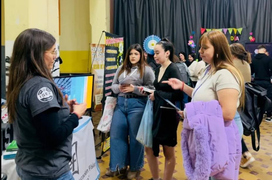 General Pico: se realizó una nueva edición de la Expo Carreras orientada a la educación de adultos