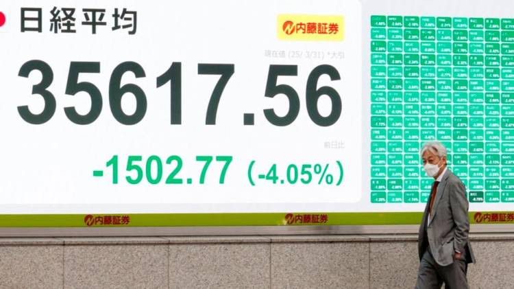 Por los aranceles de Donald Trump, la bolsa de Tokio se desplomó más del 4 por ciento