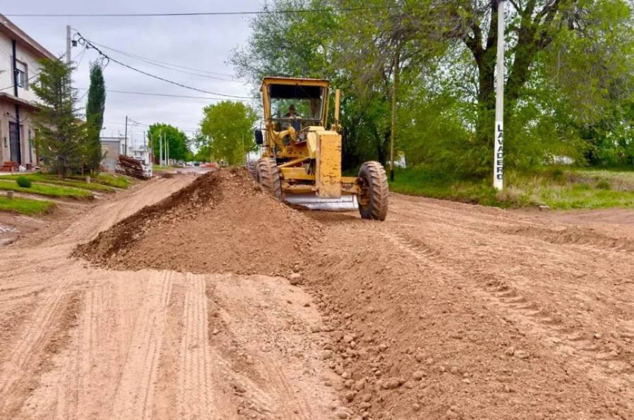 Avanzan las obras de asfalto y desagües pluviales en dos barrios de Santa Rosa