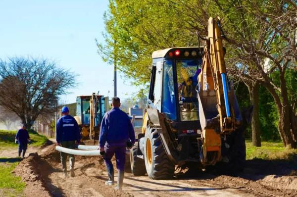 Avanza a buen ritmo la red de agua potable en Villa Hilda y supera la mitad de su ejecución
