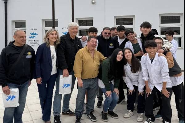 Estudiantes de General Pico presentaron el libro "Voces de Malvinas" con apoyo institucional