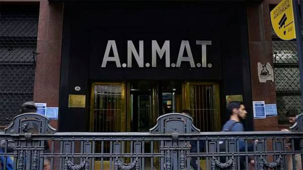 Opereta sucia: ANMAT prohibió en todo el país un desinfectante trucho que se vendía sin controles