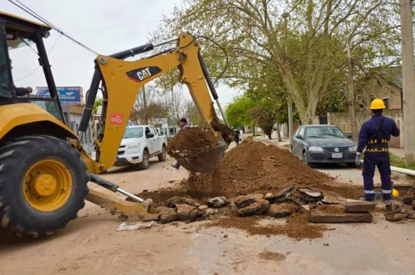 Avanzan los trabajos de renovación cloacal en los barrios santarroseños