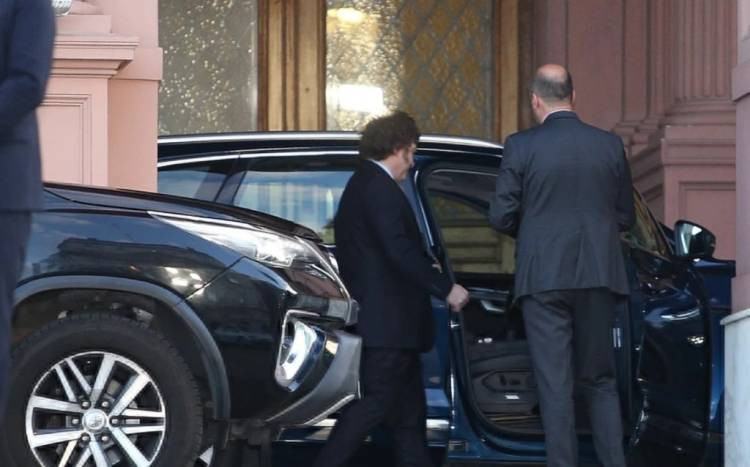Milei analizó con ministros el desembolso del FMI y el debate de la ley "Bases" en el Congreso