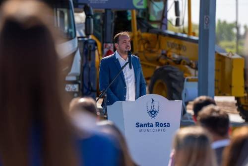 El intendente di Nápoli inauguró una moderna Estación de Servicio Municipal junto al gobernador Ziliotto