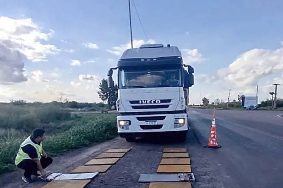 La Pampa: detectan camiones con más de cuatro toneladas de sobrepeso en medio del colapso de rutas provinciales