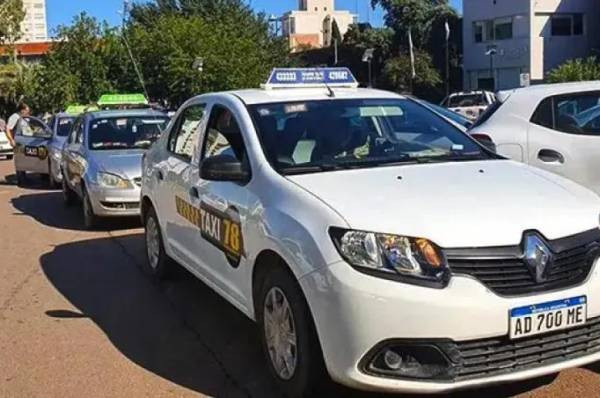 Reclaman que la regulación de taxis y plataformas en Santa Rosa incluya vehículos para sillas de ruedas
