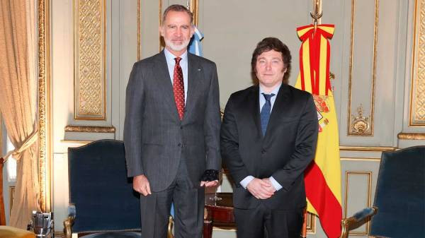 La Casa Real española exigió a Milei una reunión con Pedro Sánchez para concretar un encuentro con el rey Felipe VI