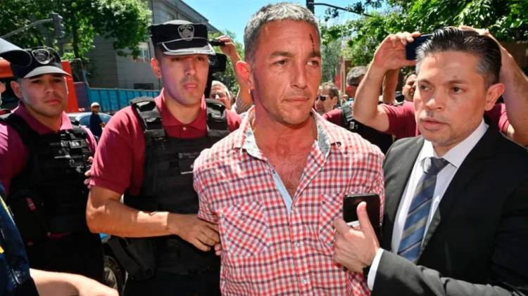Condenaron a tres años y medio de cárcel al hombre que le arrojó un botellazo a Milei el día de su asunción
