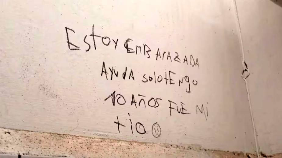 Investigación en San Juan por un pedido de auxilio escrito en el baño de una escuela