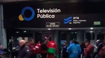 Murió un empleado en la TV Pública y apuntan al gobierno de Javier Milei por "dispensar" a médicos
