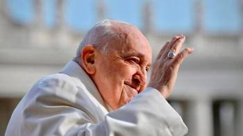El Vaticano difundió un mensaje de audio del papa Francisco: "Los acompaño desde acá"