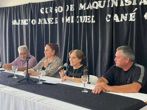 FOTOS | Finalizó la Capacitación en Maquinaria Vial: Empleados de Eduardo Castex recibieron sus certificados