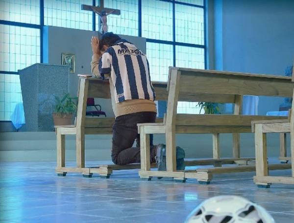 Mario Vega y Jorge Kalinger presentan “La gambeta loca”, un libro de historias y personajes del fútbol pampeano