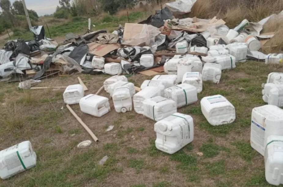 Investigación penal en Anguil por la aparición de bidones de agroquímicos en la planta de reciclaje