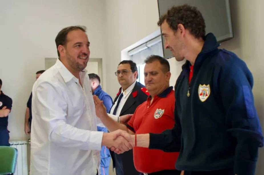 Homenajearon a los bomberos voluntarios que asistieron a Santa Rosa tras el temporal