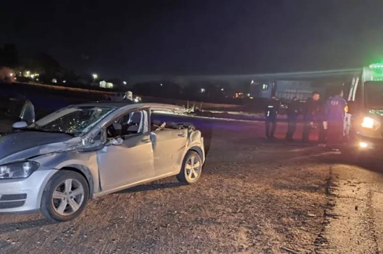 Impresionante choque en General Pico: un tren chocó a un auto y el conductor se salvó de milagro