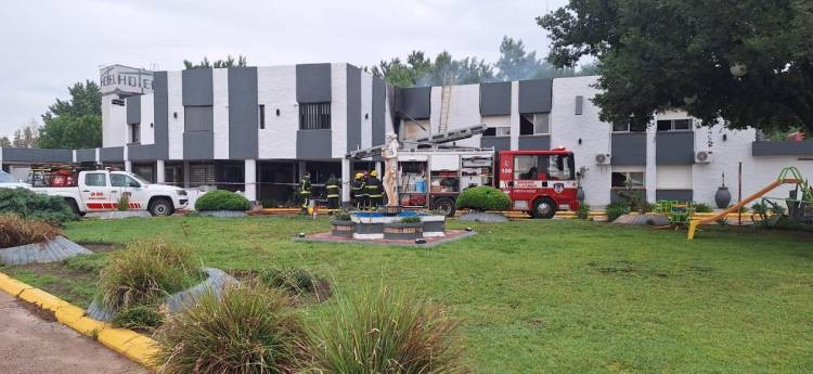 Eduardo Castex: Murieron dos personas en un incendio