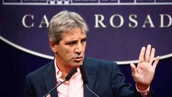 Luis Caputo viajó a Estados Unidos para exponer el programa económico de Milei ante el G20