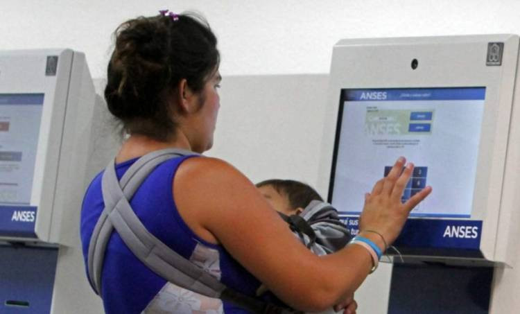 Las asignaciones familiares y universales aumentan un 27,18%