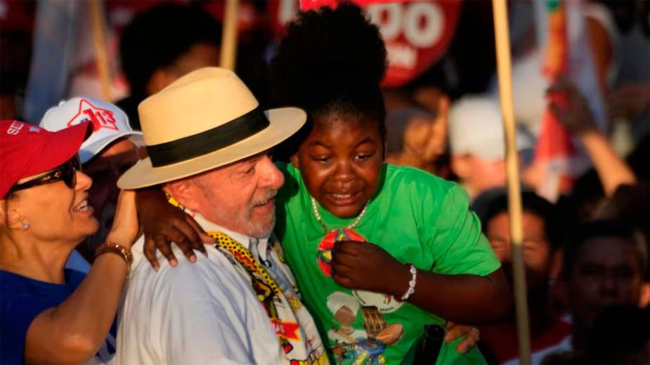 Lula promete inyecciones de obesidad gratis y refuerza subsidios en una reñida campaña